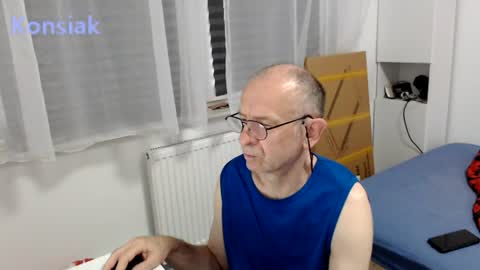Komsiak online show from 06-15-26, 08:05