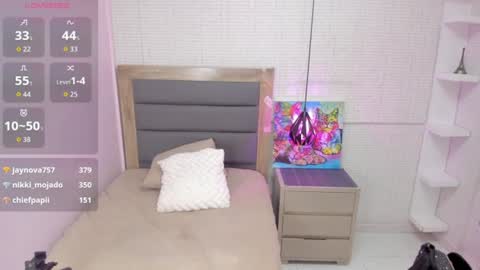 Snapshot of korinasantos chatting on 06-19-26, 12:48 online show from 06-19-26, 12:48