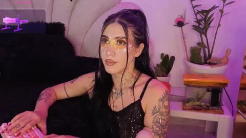 Snapshot of korolovaa chatting on 10-10-25, 01:04 korolova online show from 10-10-25, 01:04