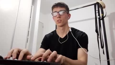 Snapshot of kpo10 chatting on 12-23-25, 11:08 Facu online show from 12-23-25, 11:08