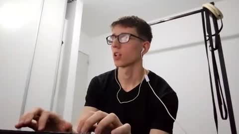 Snapshot of kpo10 chatting on 01-16-26, 02:37 Facu online show from 01-16-26, 02:37