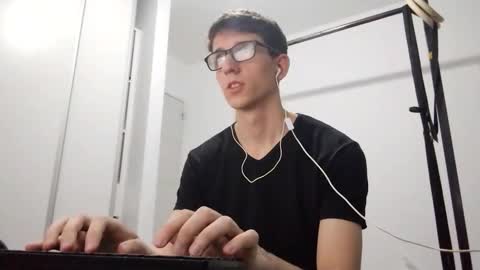 Snapshot of kpo10 chatting on 02-05-26, 01:16 Facu online show from 02-05-26, 01:16