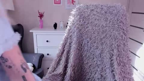 Snapshot of kris_grant chatting on 10-08-25, 08:23 kris_grant online show from 10-08-25, 08:23