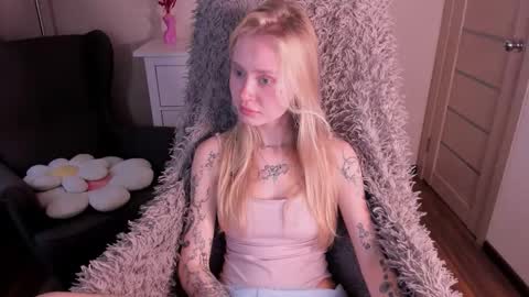 Snapshot of kris_grant chatting on 10-10-25, 09:30 kris_grant online show from 10-10-25, 09:30