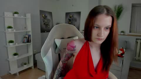 Snapshot of krisdoeil chatting on 11-26-25, 09:21 krisdoeil online show from 11-26-25, 09:21