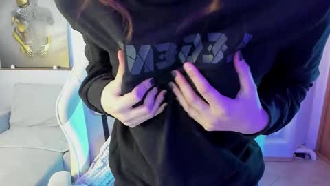 Snapshot of krisdoeil chatting on 12-17-25, 02:28 krisdoeil online show from 12-17-25, 02:28