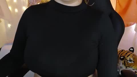 Snapshot of krishnaveni435486 chatting on 10-28-25, 01:03 Krish online show from 10-28-25, 01:03