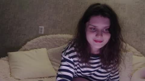 Snapshot of krissvoss chatting on 12-19-25, 09:11 krissvoss online show from 12-19-25, 09:11