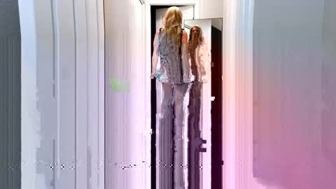 Snapshot of kristal_mountain chatting on 10-21-25, 02:56 Kristal Mountain online show from 10-21-25, 02:56