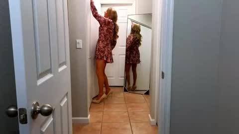 Snapshot of kristal_mountain chatting on 10-29-25, 03:42 Kristal Mountain online show from 10-29-25, 03:42