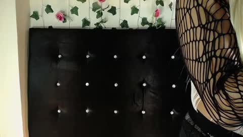 kristal_queen01 online show from 04-25-26, 01:41