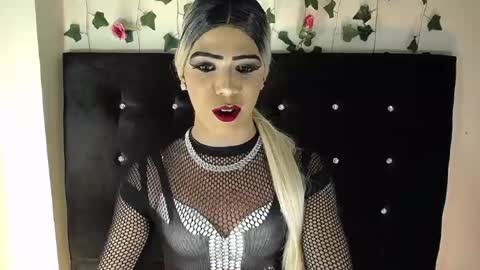kristal_queen01 online show from 05-17-26, 08:12