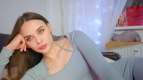 Snapshot of kristen_sayles chatting on 02-11-25, 09:35 Kris online show from 02-11-25, 09:35