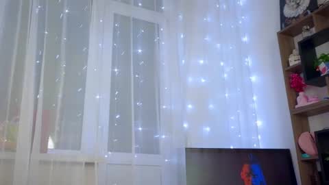 Snapshot of kristen_sayles chatting on 02-19-25, 12:25 Kris online show from 02-19-25, 12:25