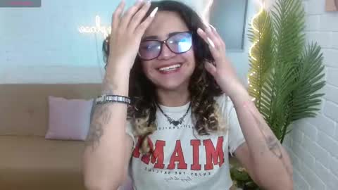 kristen_tay online show from 01-10-25, 11:43