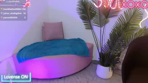 kristen_tay online show from 03-10-25, 06:27