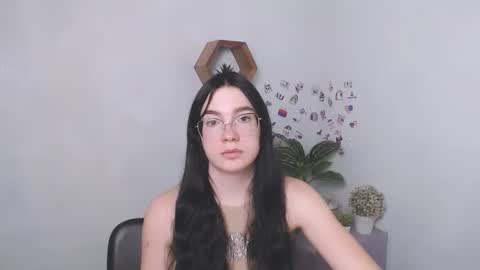 Snapshot of kristenx_x chatting on 09-12-25, 12:49 Kristen online show from 09-12-25, 12:49