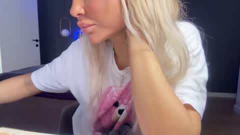 Kristi online show from 09-15-25, 04:01