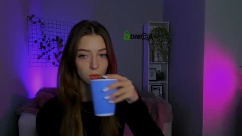 Snapshot of kristylovee chatting on 09-20-25, 09:21 Kristy online show from 09-20-25, 09:21