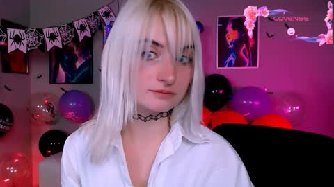 Snapshot of kristylovee chatting on 10-30-25, 09:48 Kristy online show from 10-30-25, 09:48