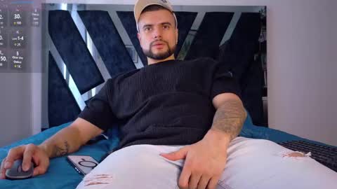 Snapshot of kroy_wood chatting on 10-01-25, 02:45 Kroy Wood online show from 10-01-25, 02:45