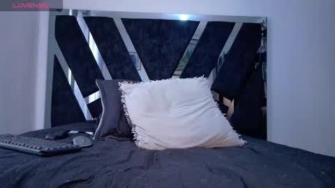 Snapshot of kroy_wood chatting on 11-01-25, 02:19 Kroy Wood online show from 11-01-25, 02:19