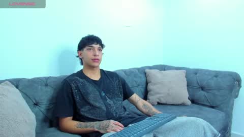 Snapshot of kroywave chatting on 06-27-26, 07:02 Kroy Wave Muscle Tattoos Latino online show from 06-27-26, 07:02