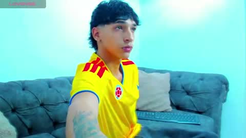 Snapshot of kroywave chatting on 06-28-26, 03:23 Kroy Wave Muscle Tattoos Latino online show from 06-28-26, 03:23