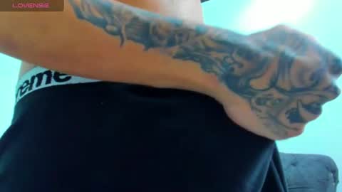 Snapshot of kroywave chatting on 06-29-26, 10:15 Kroy Wave Muscle Tattoos Latino online show from 06-29-26, 10:15