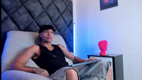 Snapshot of kroywave chatting on 07-08-26, 03:55 Kroy Wave Muscle Tattoos Latino online show from 07-08-26, 03:55