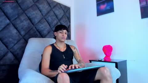 Snapshot of kroywave chatting on 07-22-26, 03:20 Kroy Wave Muscle Tattoos Latino online show from 07-22-26, 03:20