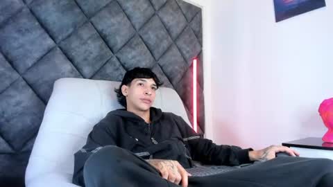 Snapshot of kroywave chatting on 08-01-26, 03:28 Kroy Wave Muscle Tattoos Latino online show from 08-01-26, 03:28