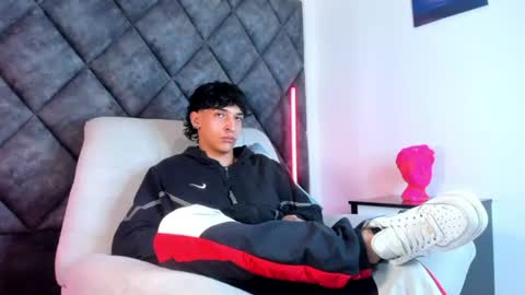 Snapshot of kroywave chatting on 08-06-26, 03:08 Kroy Wave Muscle Tattoos Latino online show from 08-06-26, 03:08