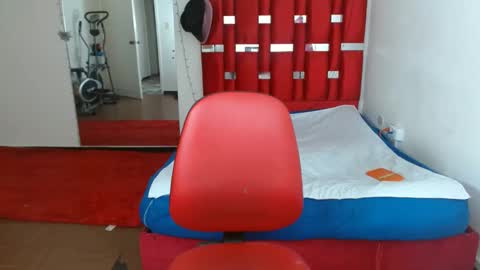 Snapshot of krystal_thomson chatting on 10-28-25, 03:58 KRYSTAL THOMSON online show from 10-28-25, 03:58