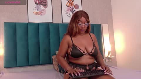 Krystal Ross online show from 11-17-25, 07:52