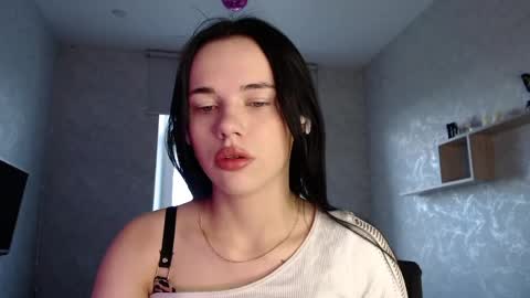 Snapshot of kseni_a chatting on 06-02-26, 05:31 Ksenia online show from 06-02-26, 05:31