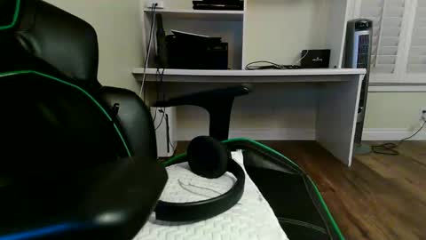 Snapshot of kt12369 chatting on 02-04-25, 07:40 Kevin online show from 02-04-25, 07:40