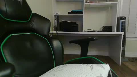 Snapshot of kt12369 chatting on 02-12-25, 07:23 Kevin online show from 02-12-25, 07:23