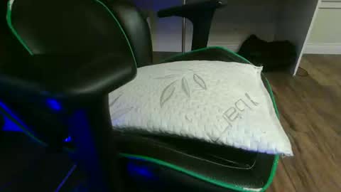 Snapshot of kt12369 chatting on 09-10-25, 07:08 Kevin online show from 09-10-25, 07:08