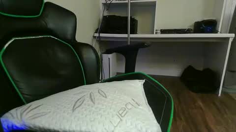 Snapshot of kt12369 chatting on 10-17-25, 07:11 Kevin online show from 10-17-25, 07:11