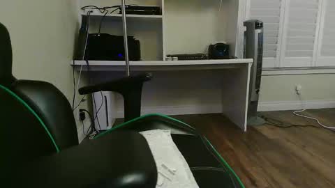 Snapshot of kt12369 chatting on 12-02-25, 07:47 Kevin online show from 12-02-25, 07:47