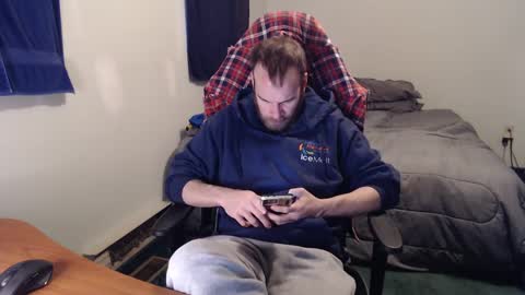 Snapshot of kuggy570 chatting on 12-14-24, 01:05 Kuggy online show from 12-14-24, 01:05