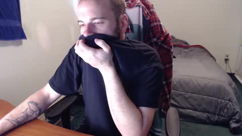 Snapshot of kuggy570 chatting on 01-10-25, 03:58 Kuggy online show from 01-10-25, 03:58