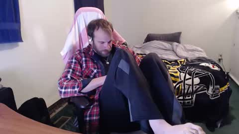 Snapshot of kuggy570 chatting on 11-21-25, 11:36 Kuggy online show from 11-21-25, 11:36