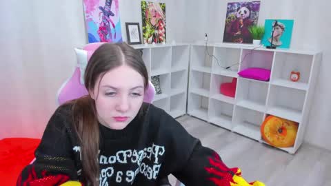 Snapshot of kvetachka chatting on 12-10-24, 01:00 Kvetachka Thu-Sun 0900am-1500pmGTM2 online show from 12-10-24, 01:00