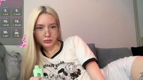 Snapshot of kvetapin chatting on 06-23-26, 01:42 Bella and Alexandra online show from 06-23-26, 01:42