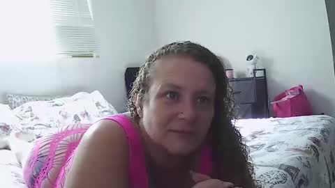 Snapshot of kweenbunnyb chatting on 10-26-25, 08:26 Kween Bunny B online show from 10-26-25, 08:26