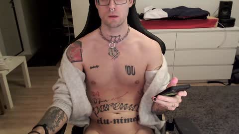 Snapshot of kyle_alternative chatting on 01-12-25, 06:38 Kyle online show from 01-12-25, 06:38