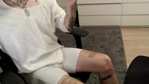 Snapshot of kyle_alternative chatting on 10-13-25, 07:41 Kyle online show from 10-13-25, 07:41