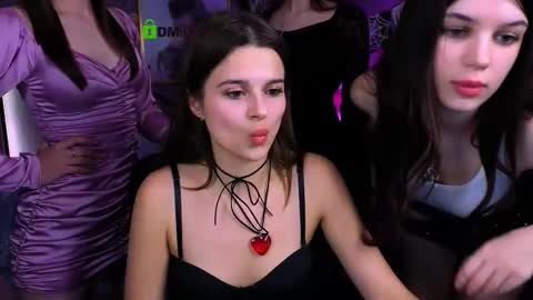 Snapshot of kylie_angel3 chatting on 11-01-25, 01:18 Kylie loves u online show from 11-01-25, 01:18